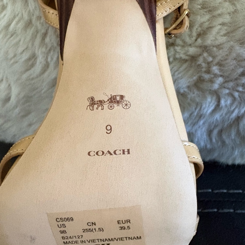 Coach ~ Tan ~Kelsey Square toe Strappy Sandals, sz 9 - Picture 4 of 4